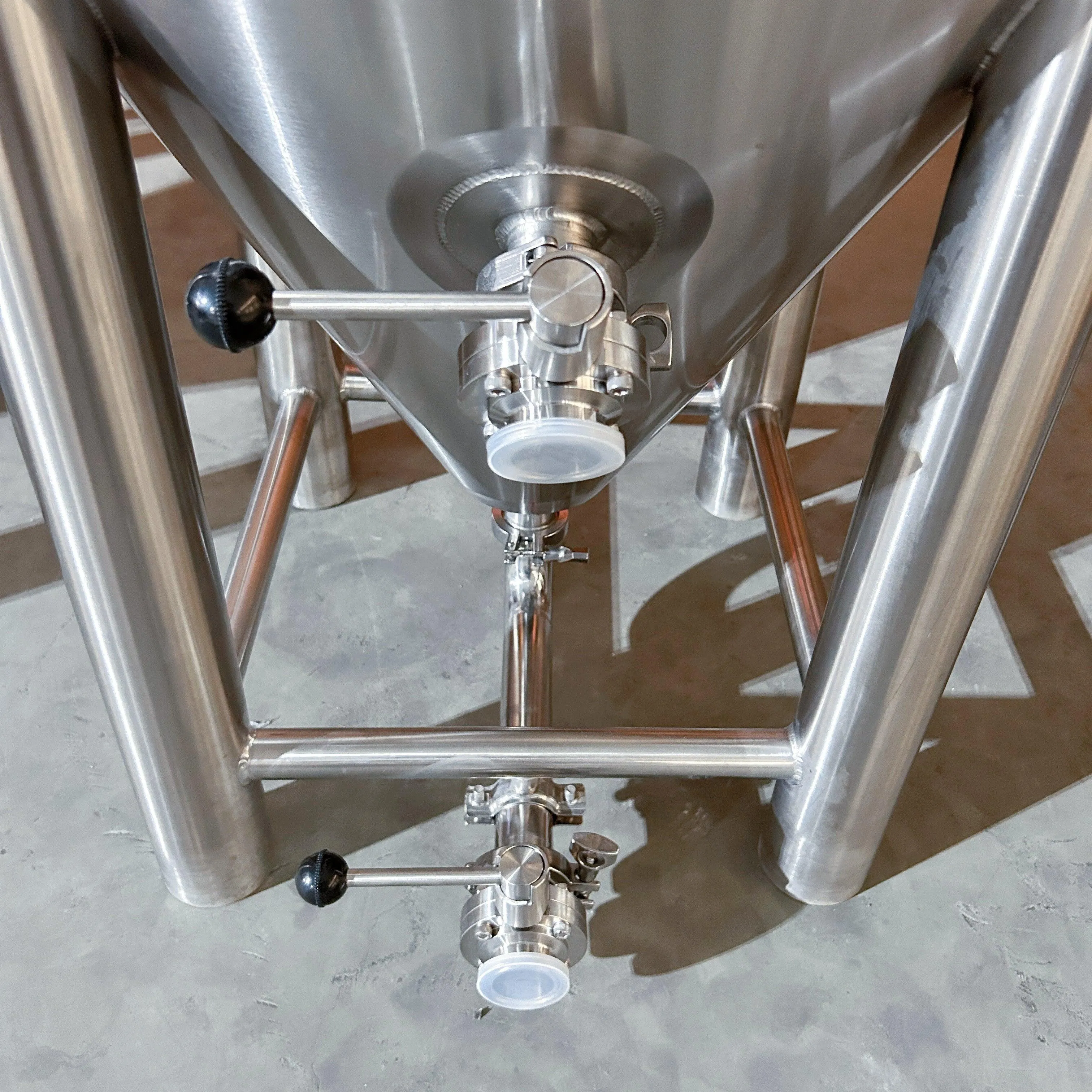 200L Conical Fermenter (pressurisable, jacketed)