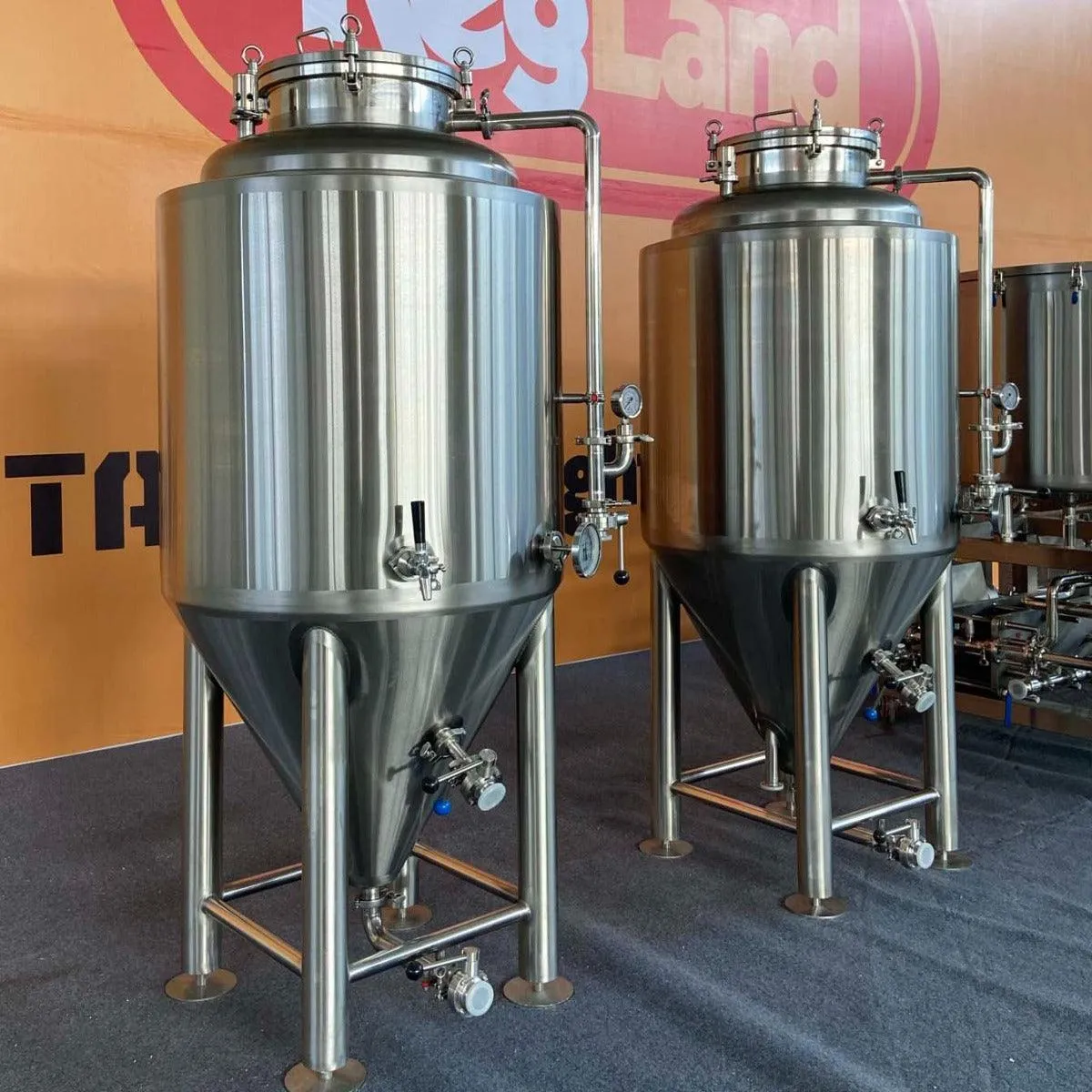 200L Conical Fermenter (pressurisable, jacketed)