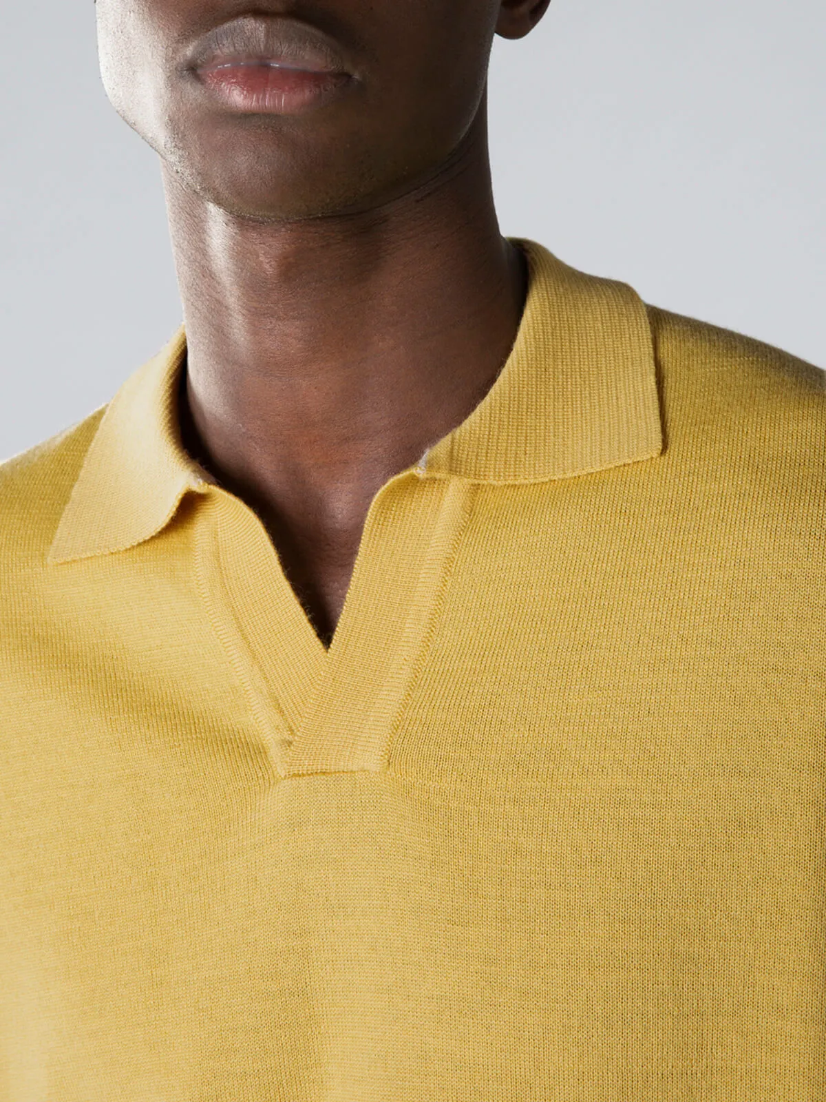 Extrafine Merino Buttonless Polo Mustard