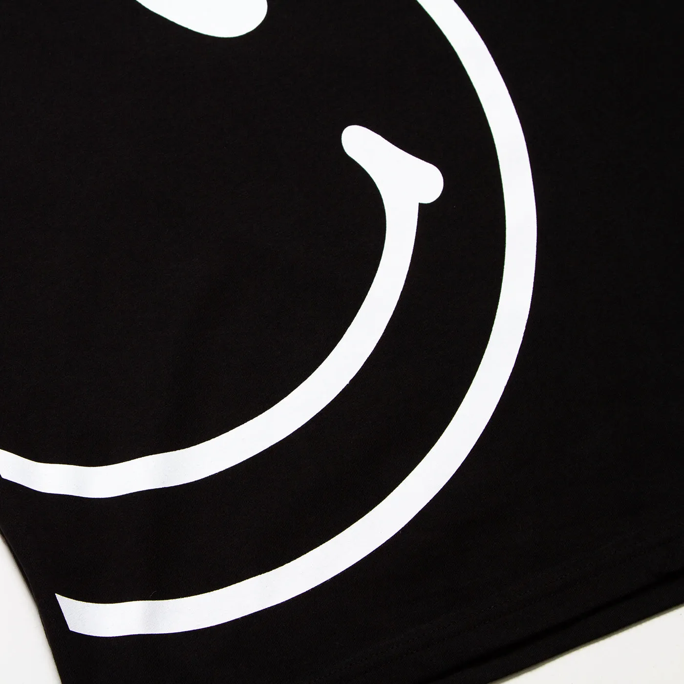 Side Smiley Back - Tshirt - Black